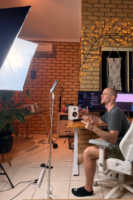 Tech & coding content — Web by Varis Jakub Varinsky creating tech and coding content for Web by Varis